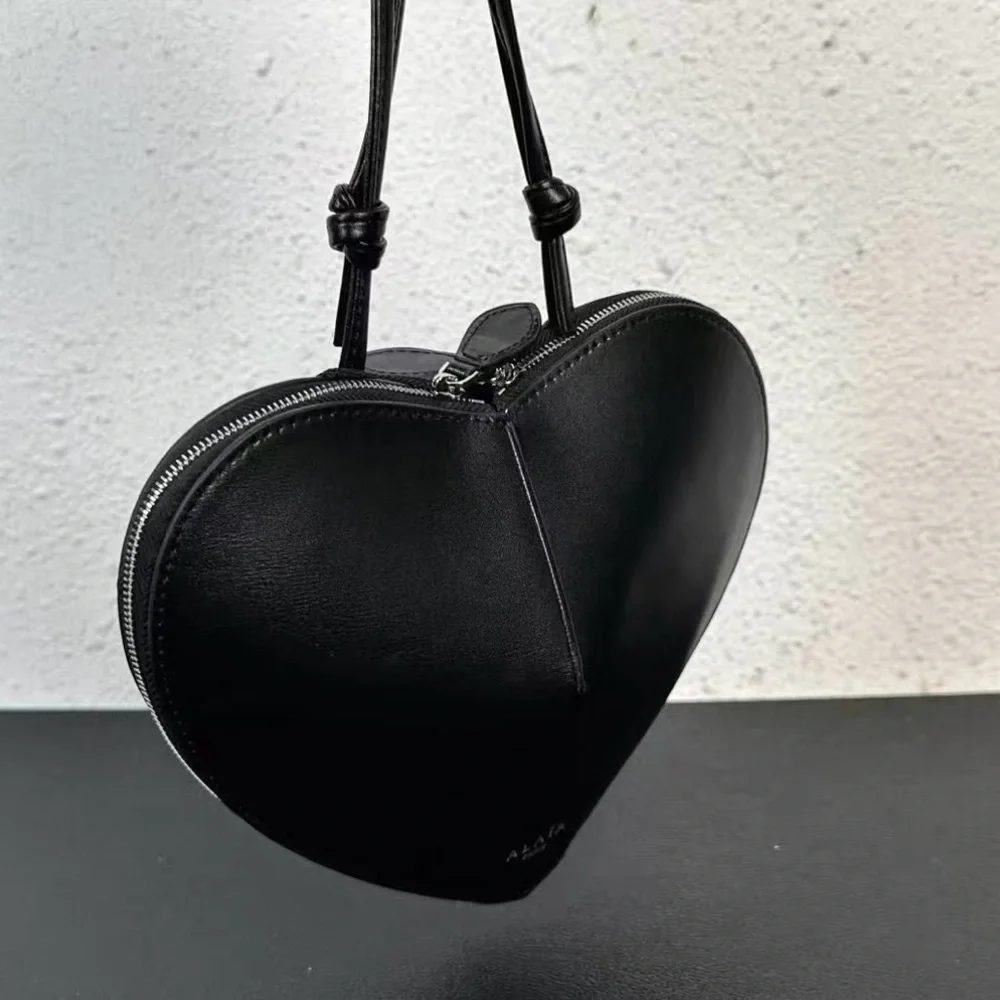 ALAIA black heart-shaped handbag - Picture 3 of 5